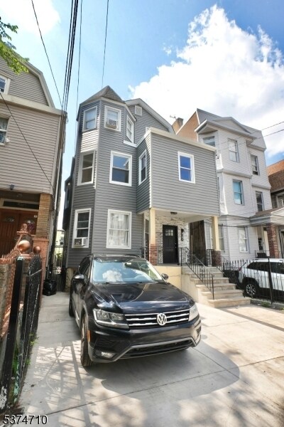 Building Photo - 184 N 11th St