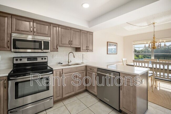 Building Photo - 1655 S Highland Ave