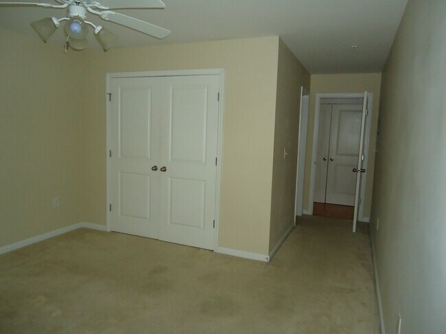 Building Photo - Summit #1012 - End Unit! - PRELEASING FOR AUGUST 2026!