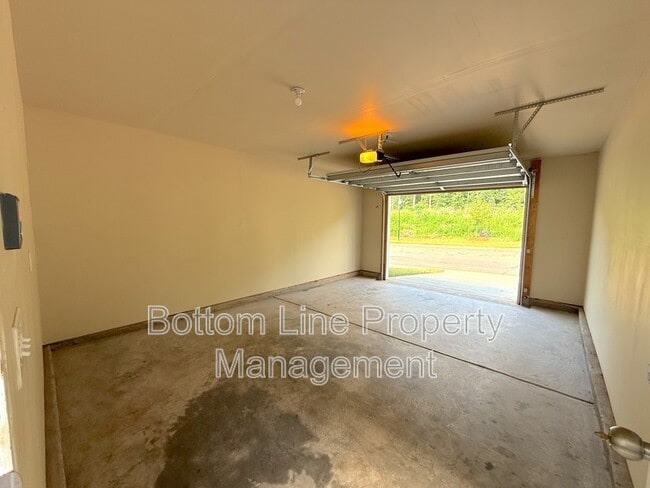 Building Photo - 15708 Country House St