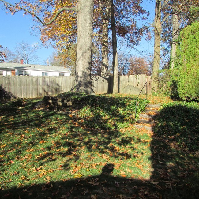 Building Photo - 810 Loxford Terrace