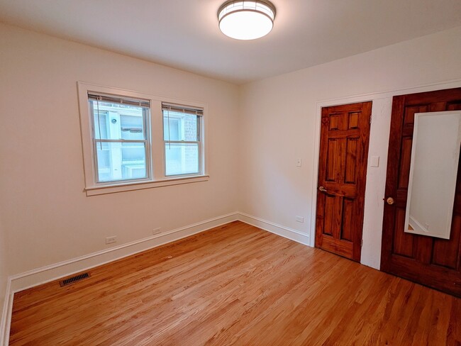Building Photo - 834 N Kolin Ave