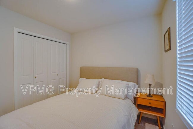 Building Photo - 10932 NE 127th Ave