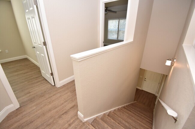 Building Photo - Luxury 3BR/3.5BA Townhome with Garage – Built in 2018