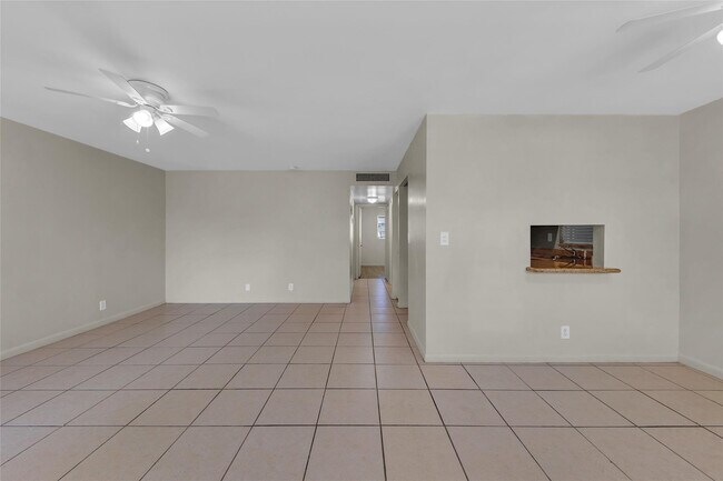 Building Photo - 2201 NE 36th St