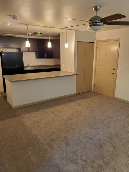 Building Photo - Oak Tree Apartments