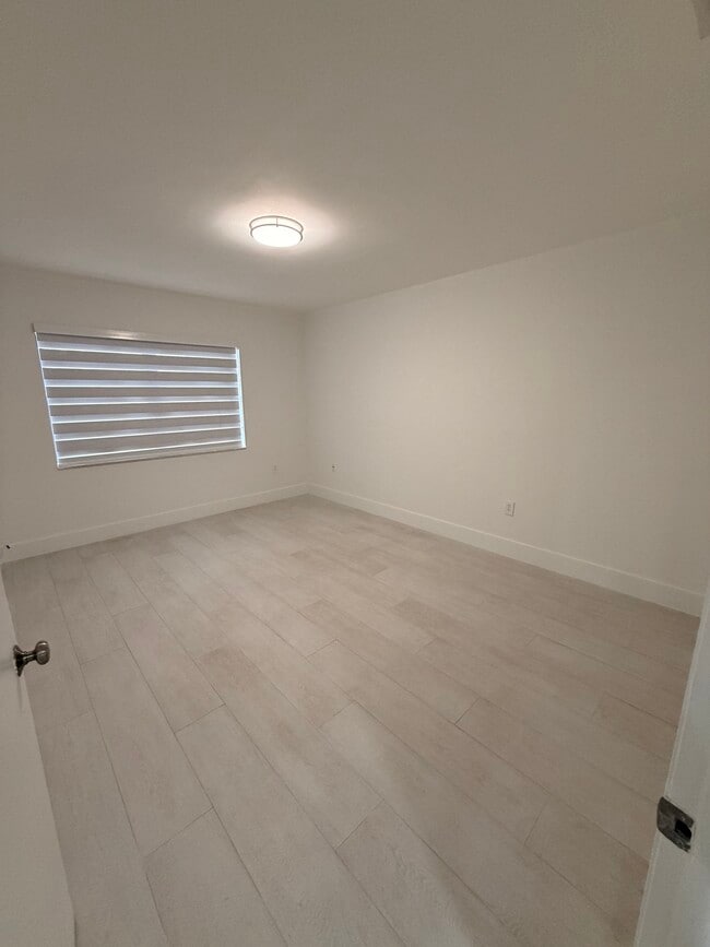 Building Photo - 9662 SW 148th Ave