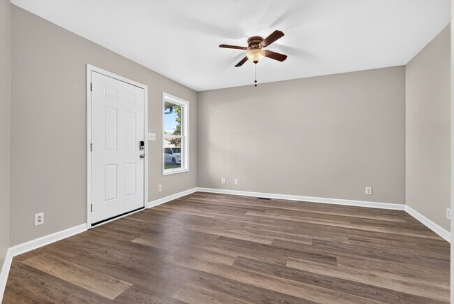 Building Photo - 837 Princeton Cir