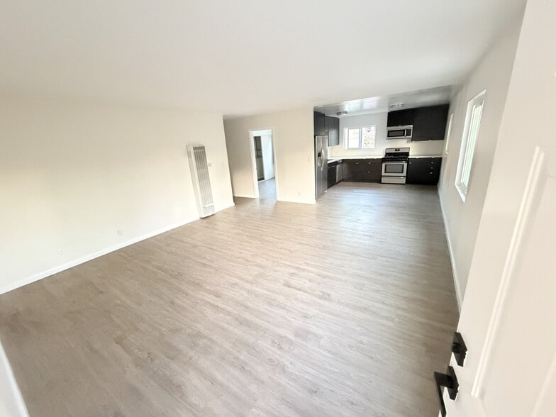 Entry to Living Room - 1924 Park Grove Ave