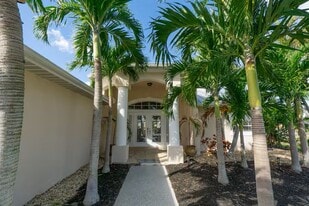 Building Photo - 2712 SW 17th Ave