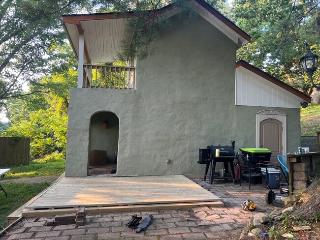 Building Photo - 450 Hill Terrace