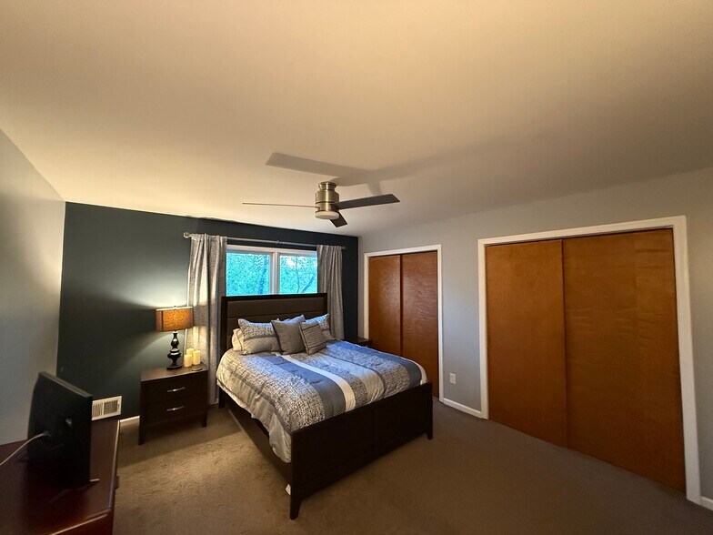 Building Photo - 118 N Bridge St