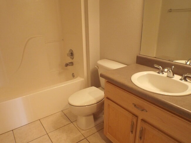 Building Photo - Spacious Pace Home with Office, Fireplace ...