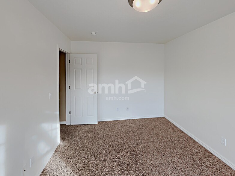 Building Photo - 1438 W 250 N