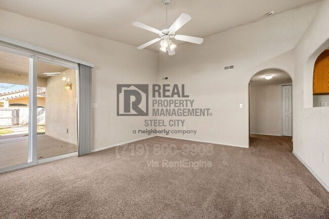 Building Photo - 1014 Pinecrest Dr