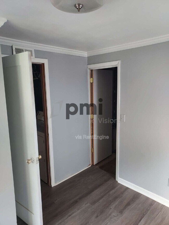 Building Photo - 328 E Kellar Ln