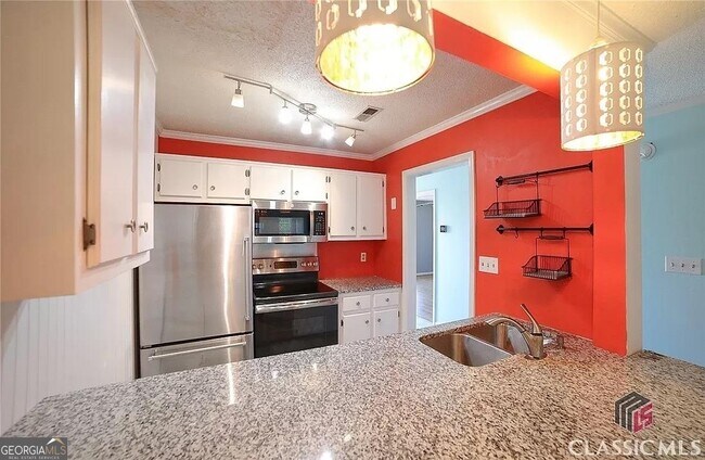 Building Photo - 2165 S Milledge Ave