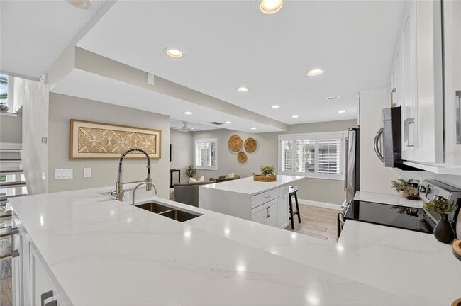 Building Photo - 160 Marina Del Rey Ct