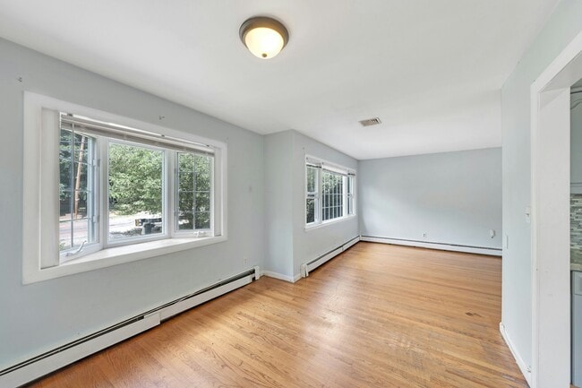 Building Photo - 106 Hillside Ave
