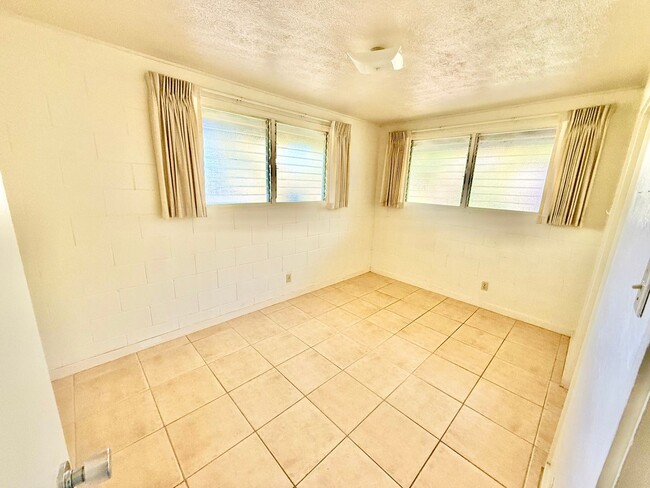 Building Photo - 2 Bedroom / 1 Bathroom Cottage in Pukalani for Rent!