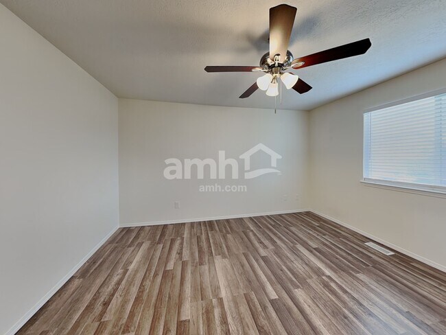 Building Photo - 16605 Sadie Ave