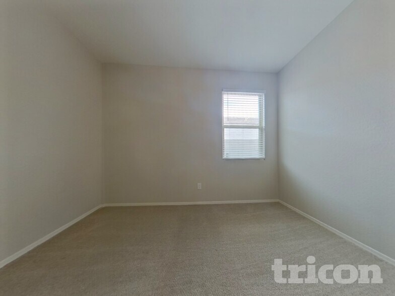 Building Photo - 29964 W Mulberry Dr