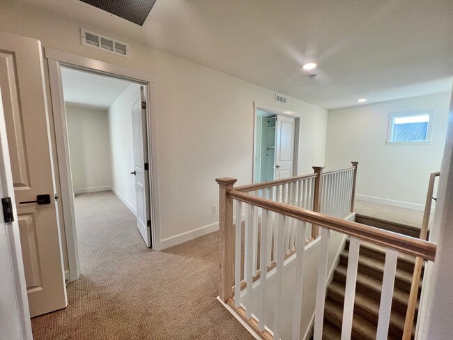 Building Photo - Gorgeous Ridgefield Home