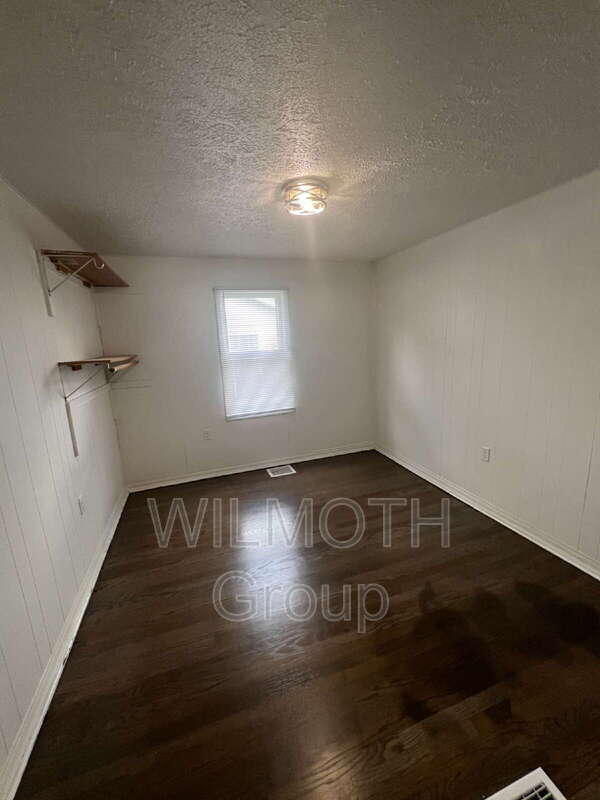 Building Photo - 702 W 23rd St