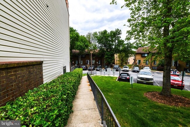 Building Photo - 49 Hawthorne Ct NE