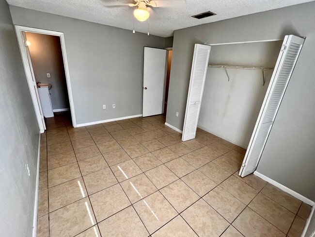 Building Photo - Lakeland Oregon Duplex