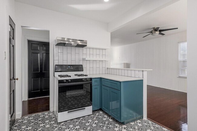 Building Photo - 804 W 31st St
