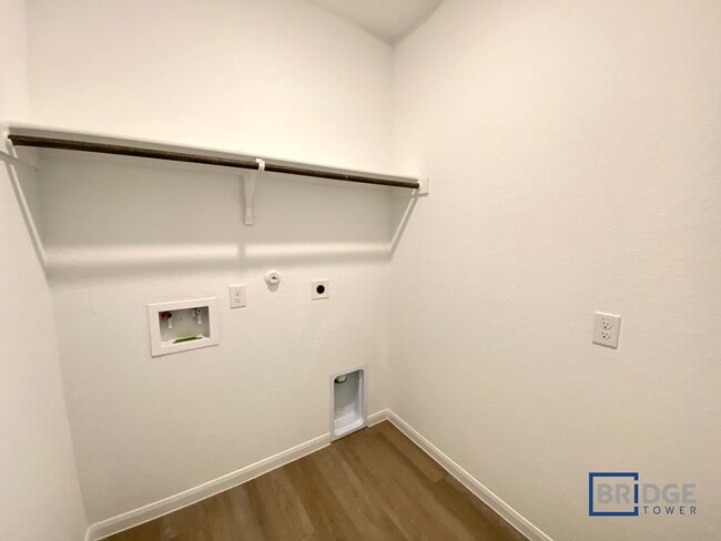 Building Photo - 2720 Coral Vly