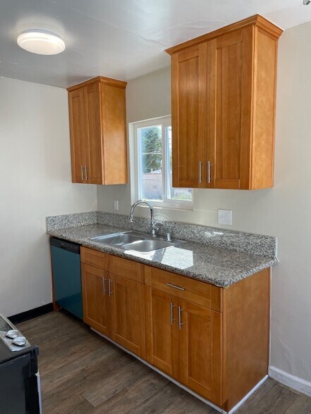 Building Photo - 2107 Earl Ave