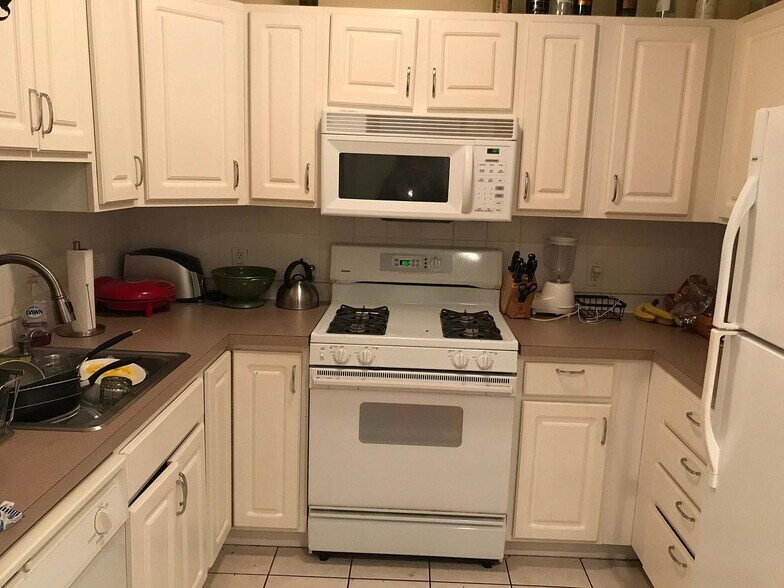 Building Photo - 111 W 8th St