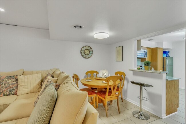 Building Photo - 2727 Briarhurst Dr