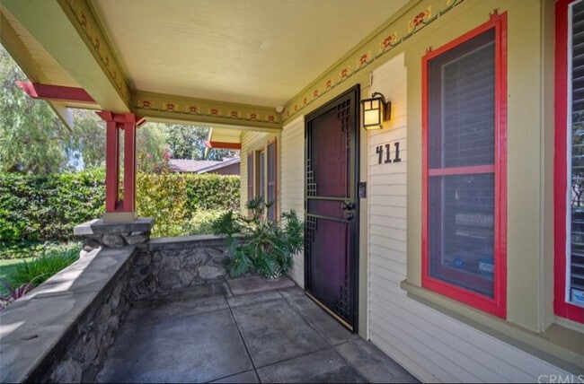 Building Photo - 411 E Alvarado St