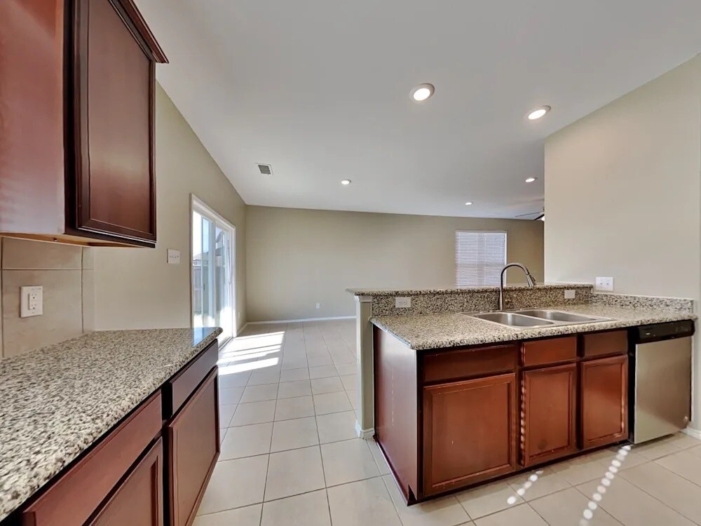 Building Photo - 2103 Slow Stream Dr