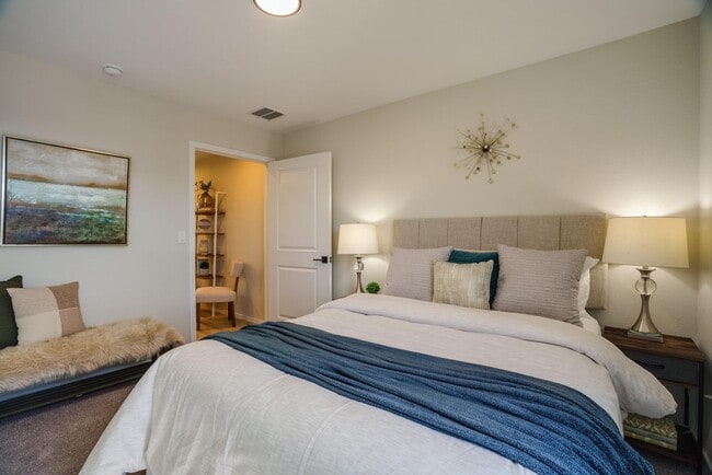 Building Photo - New Townhome in the Far NE Heights
