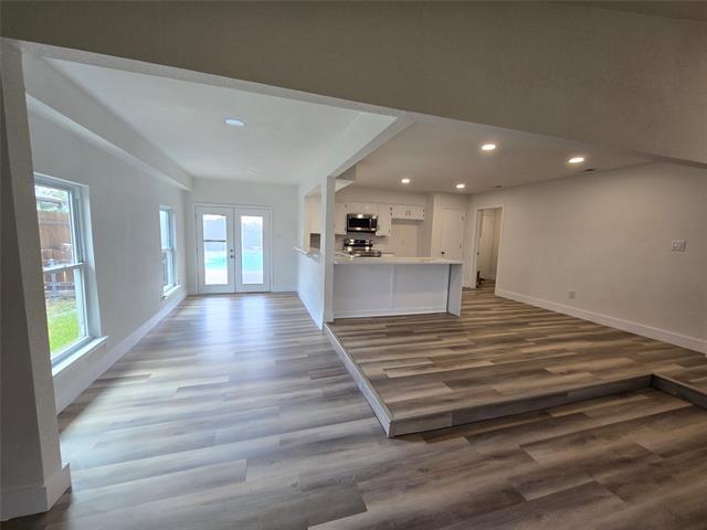 Building Photo - 553 Doral Pl