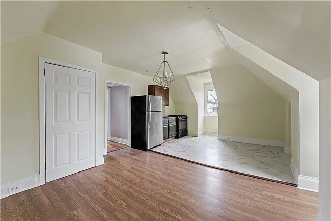 Building Photo - 317 Kearsarge St