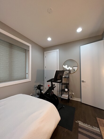 Second Bedroom - Full Bed - 1534 W Cortez St