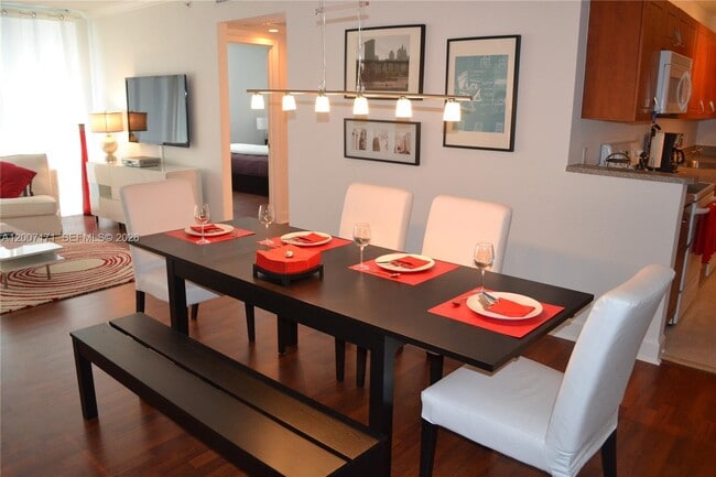 Building Photo - 401 69th St