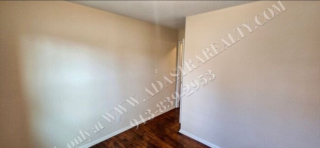 Building Photo - Beautiful House in South KC-Available NOW!!