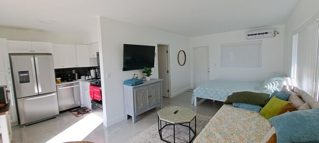 Building Photo - The Cove Unit 1