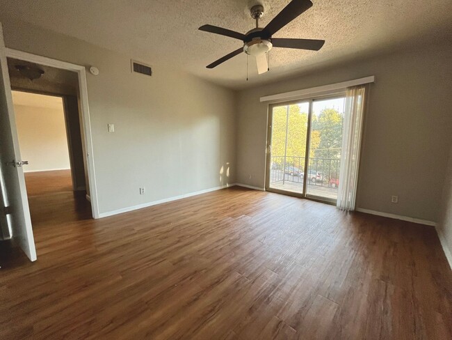 Building Photo - 2Bed/1Bath in Travis Heights