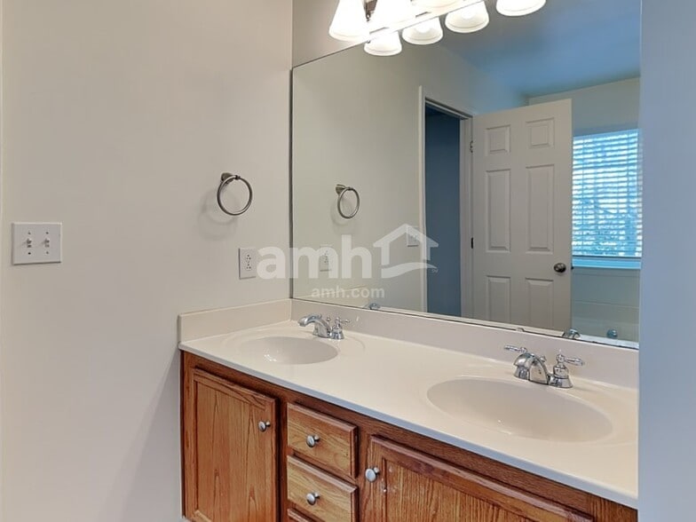 Building Photo - 7419 Gate Key Ct