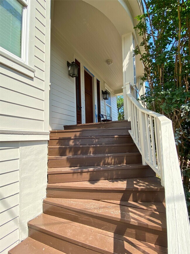 Building Photo - 1615 Houston Ave