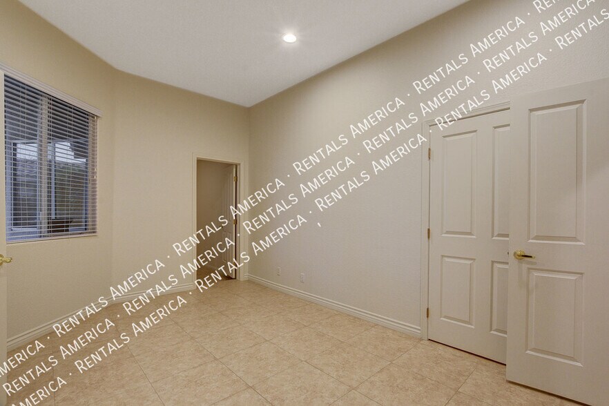 Building Photo - 8960 Echo Ridge Dr