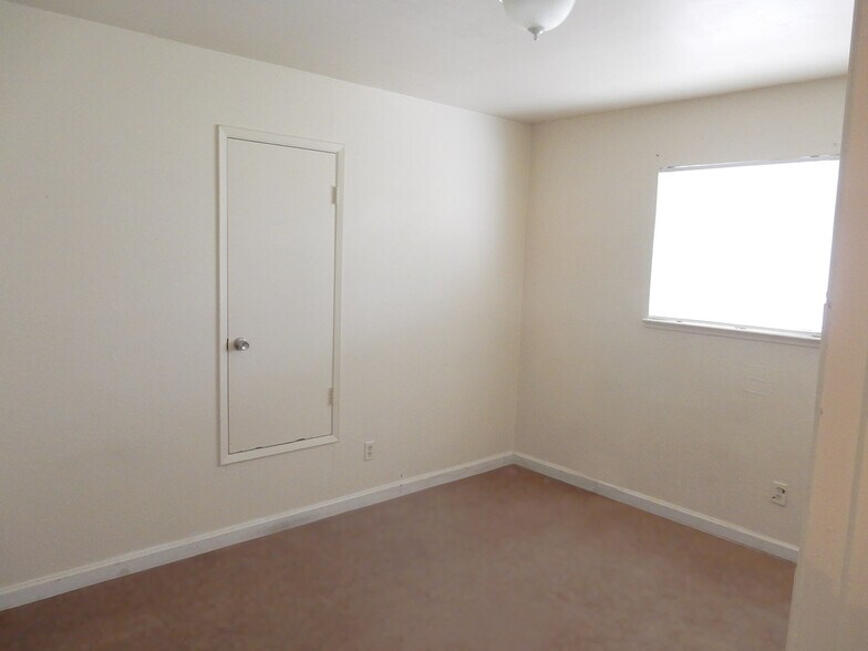 Building Photo - 2237 33rd St