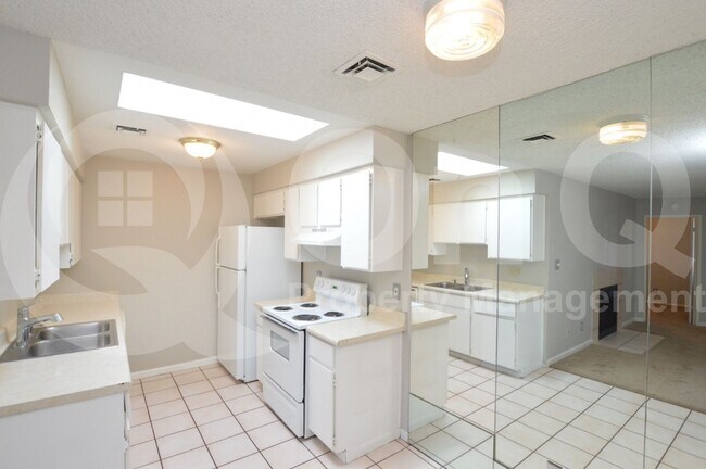 Building Photo - 4820 N 89th Ave